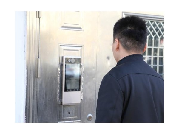 門(mén)禁系統(tǒng)聯(lián)動(dòng)視頻監(jiān)控，相得益彰！