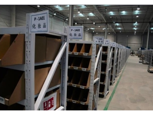 無人長期停留，但是需要保持一定濕度的庫房應(yīng)采取哪種系統(tǒng)？